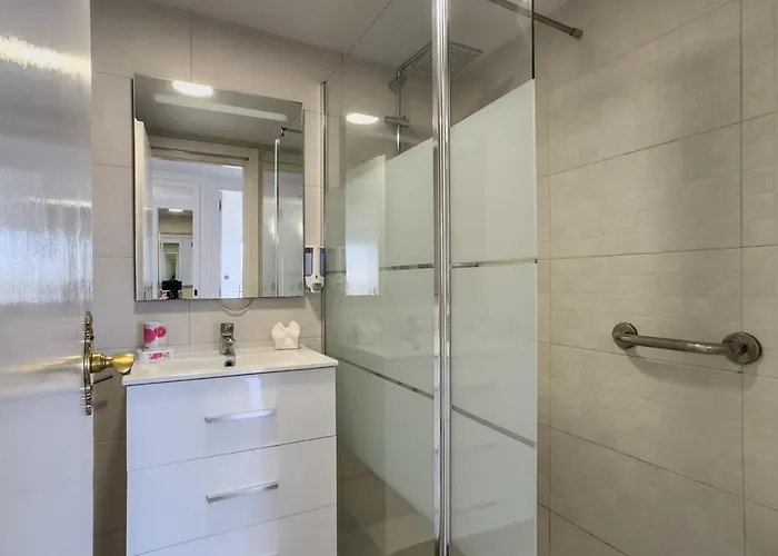 Skol 510a Front Line 2 Bedrooms 마르베야